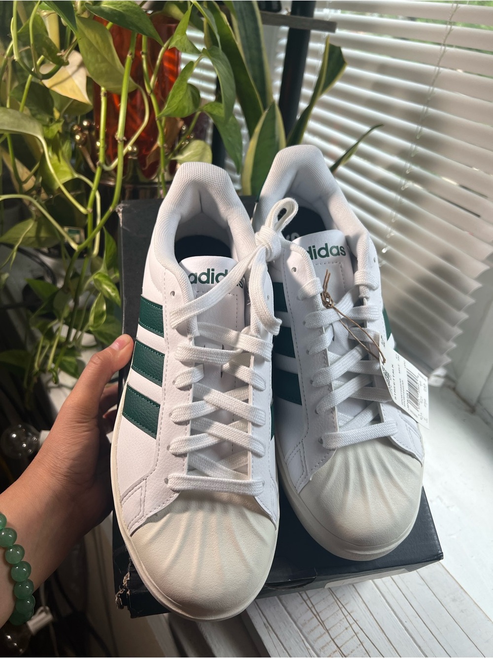 adidas streettalk men size 7 or women 8 White Sneakers with Green Stripes